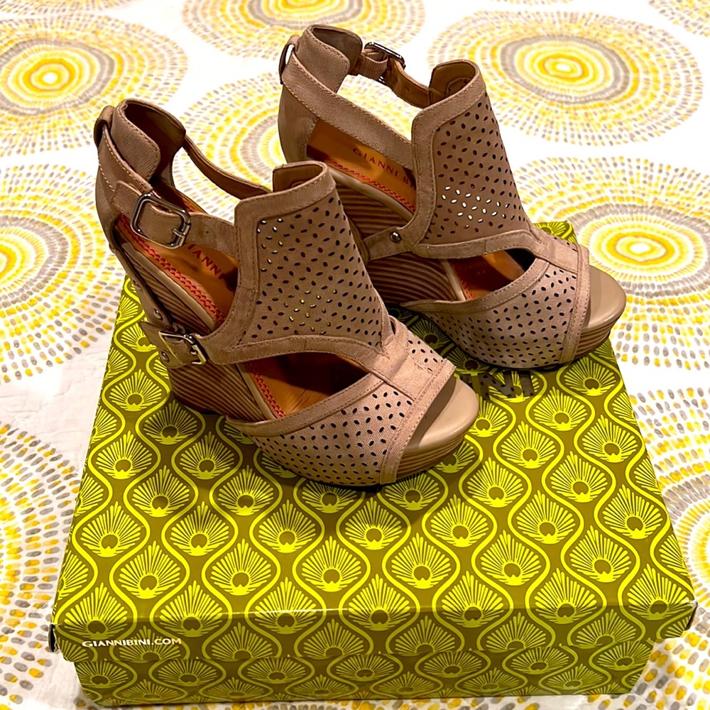 Gianni Bini Wedge